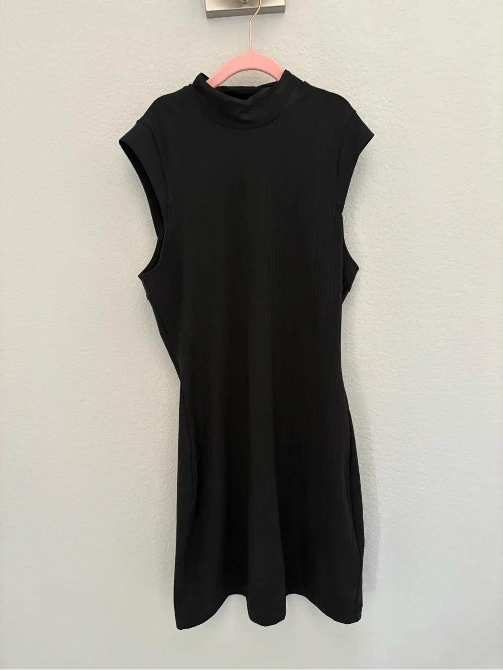 ALO Yoga Black Ribbed Cap-Sleeve Midi Dress
